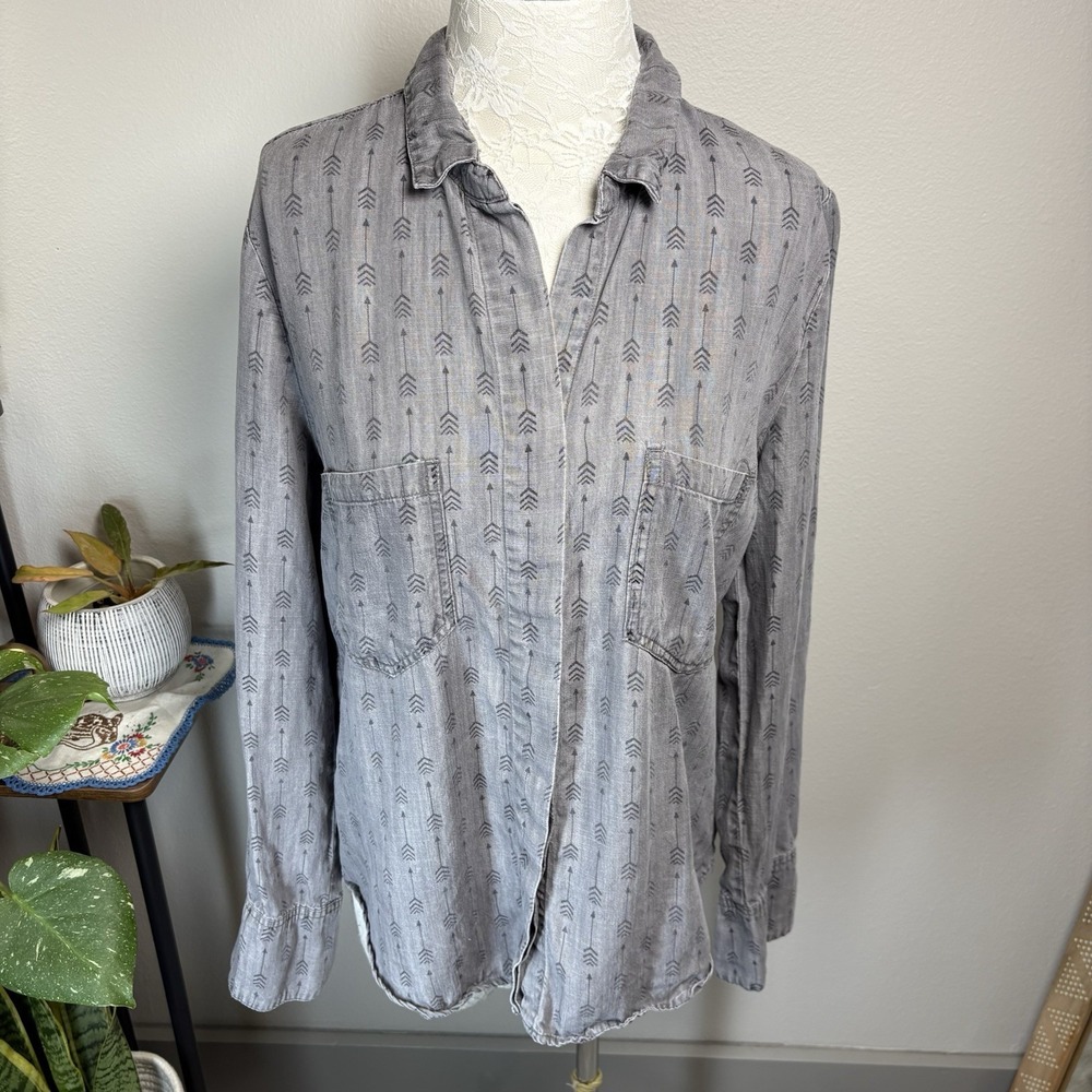 English Laundry Women's Medium ~ Gray Arrows Button Up Roll Tab Sleeve Shirt